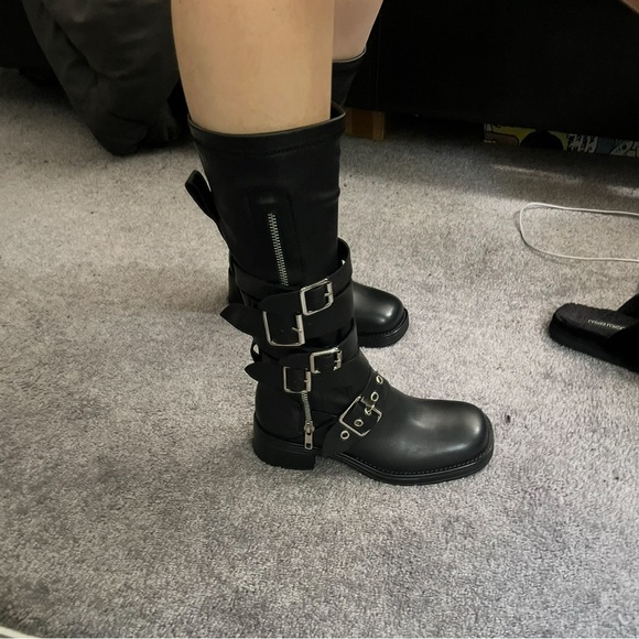 Steve Madden Black Combat Moto Boots with Buckle Details - Picture 6 of 6